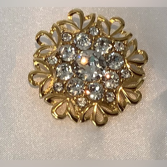 Fabulous Vintage Napier Flower Inspire Gold Tone & Rhinestone Brooch - Picture 1 of 4